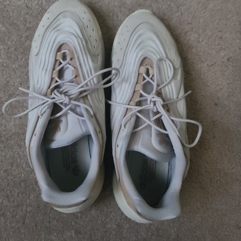 Adidas ozelia